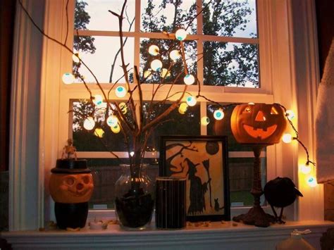 31 Scary Halloween Window Decoration Ideas That You Need To Do 2021