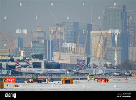 Ba Flights At City Airport Hi Res Stock Photography And Images Alamy