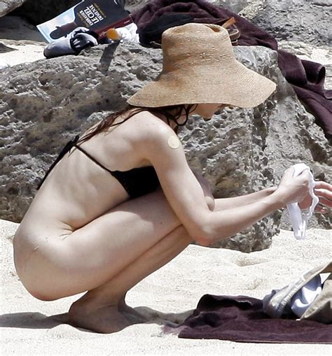 Charlotte Gainsbourg Nue Et Topless A La Plage Photos Porno Photos Xxx