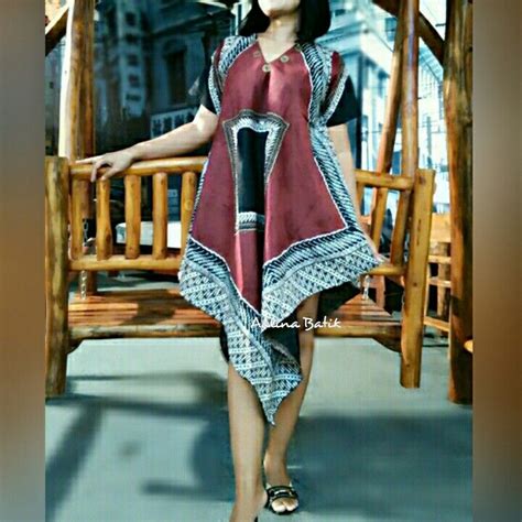 Dengan potongan baju yang asimetris, kamu bisa tampil manis dengan motif batik. Dress Sogan Mangayu Bisa request lengan. Dress simple dengan model asimetris yg unik dan lembut ...
