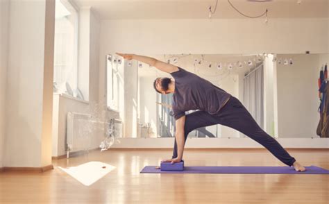 Warrior Pose 3 Variants For Hip Flexibility And Fortitude Sri Sri