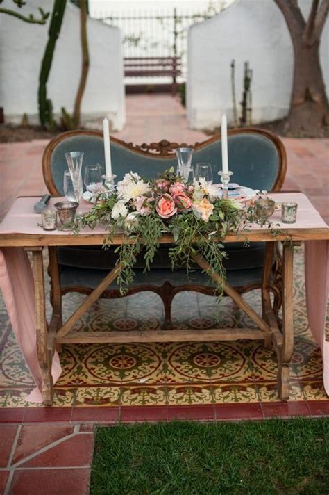 18 Vintage Wedding Sweetheart Table Decoration Ideas