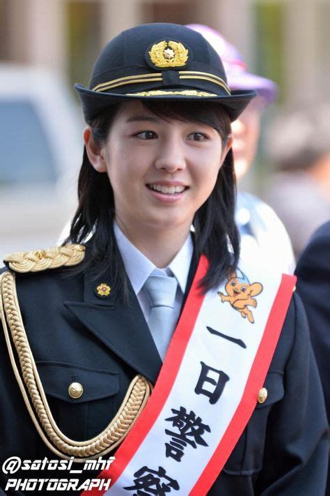 Nanami Sakuraba Japanese Police Officer Uniform 女性警察官、美女 日本、桜庭ななみ