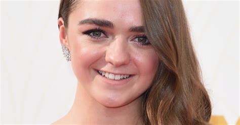 Maisie Williams At The Emmys 2015 Is Pretty In Pink — Photos