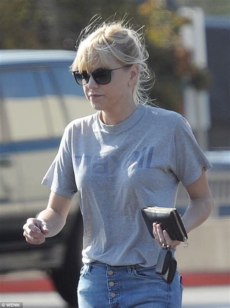 Anna Faris Looks Downcast In La After Marriage Split Daily Mail Online