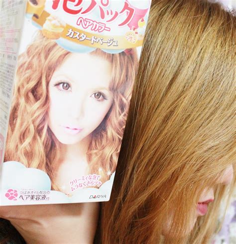 Use the one that comes in the highlight kit, or buy a paddle brush or a professional highlighting paddle. Hikari Hajimari: Palty Hair Dye in Custard Beige Review