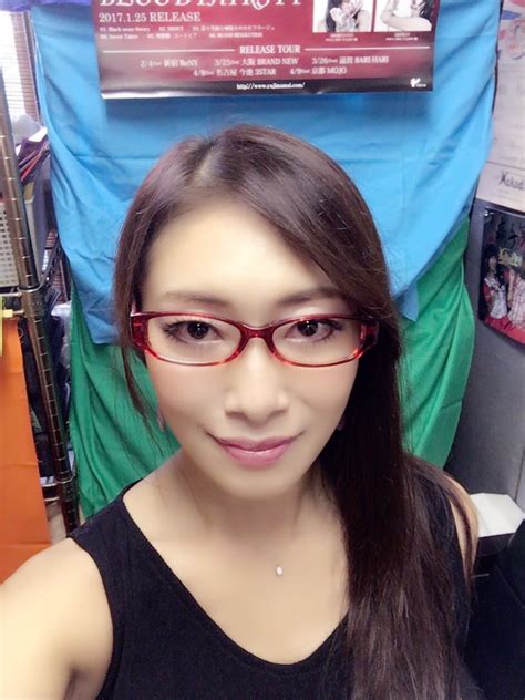 小早川怜子 On Twitter さて問題です💡 今日私がつけていたメガネはどーれだ🤗 金、赤、紫、なし 美熟女av女優ナイト
