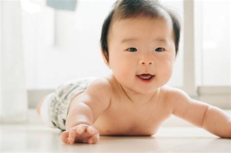 生後4ヶ月の赤ちゃんとの遊び方 赤ちゃん成長ナビ（小児科専門医師 監修）