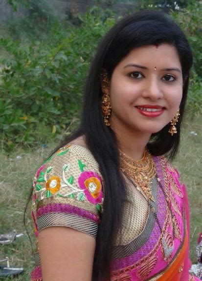 Hot Tamil Village Aunties Photo With Black Hot Sari Bollywood Actress