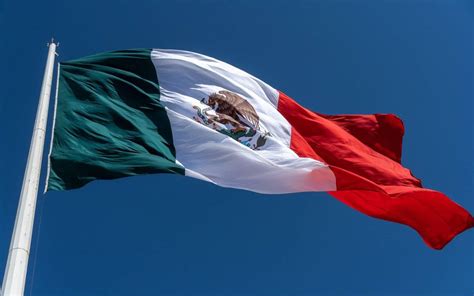 Qué significan los colores y el escudo la bandera de México La