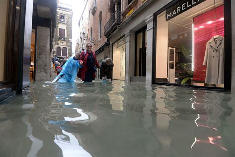 70 Percent Of Venice Flooded After High Winds Raise Water Level Bcnn1