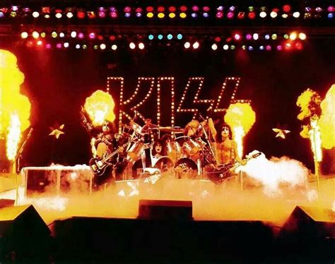 Pin By Ken Drake On Entertainment Kiss Concert Kiss Pictures Kiss Army