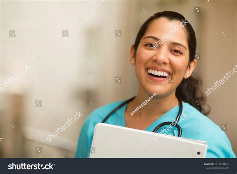 303306 Imágenes De Happy Nurse Imágenes Fotos Y Vectores De Stock Shutterstock