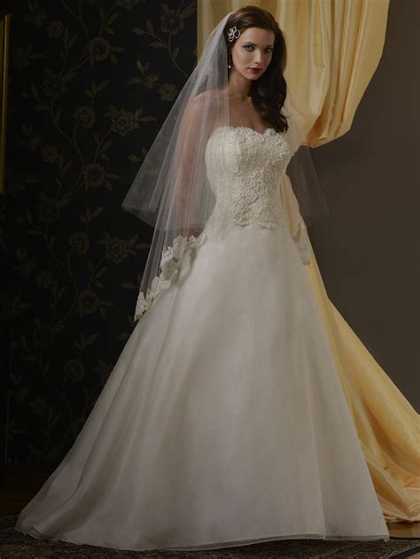 Bridal Fashion Show Get Unique Wedding Dress Ideas