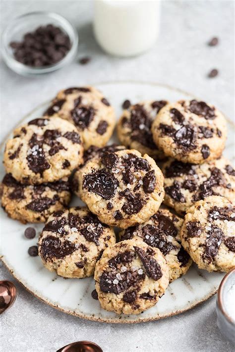 low carb chocolate chip cookies soft and chewy keto paleo sugar free low carb chocolate chip