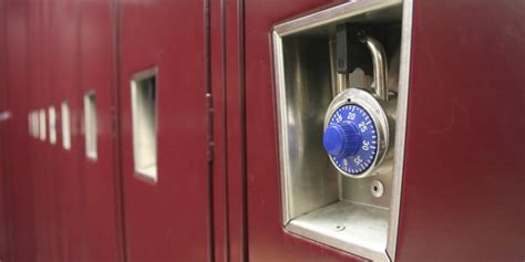 Your Guide To Acceptable Locker Room Behavior Huffpost