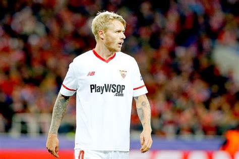 Simon kjær har ved siden af klubkarrieren spillet hele 89 kampe for det danske landshold. Ditinggal Caldara, AC Milan Pinjam Simon Kjaer dari Sevilla