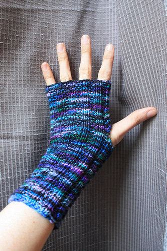 Riverside Handwarmers Free Knitting Pattern Chiagu Patterns And Yarn