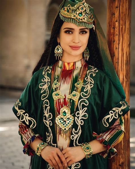 Pin On Uzbek Clothes O Zbek Kiyimlari Özbek Giysileri