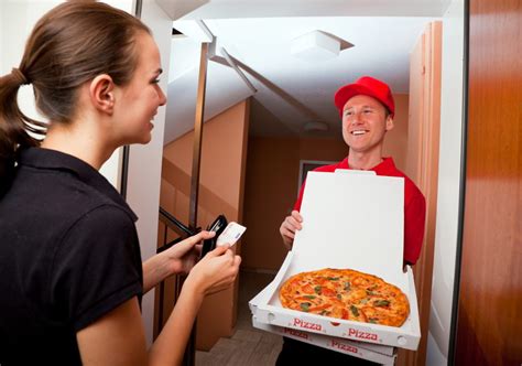 Por qué se usan cajas de cartón para los repartos a domicilio Cajas de pizza