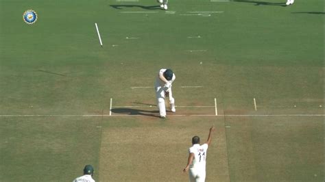 watch mohammed shami rattling david warner s stumps in ind vs aus 1st test