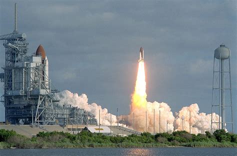 Discovery Sts 31 Lifts Off Pad 39b With The Hubble Space Telescope