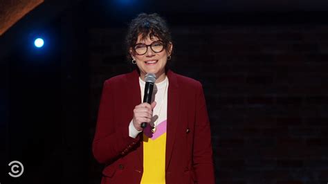 Comedy Central No One Needs Those “live Laugh Love” Signs Sara Schaefer
