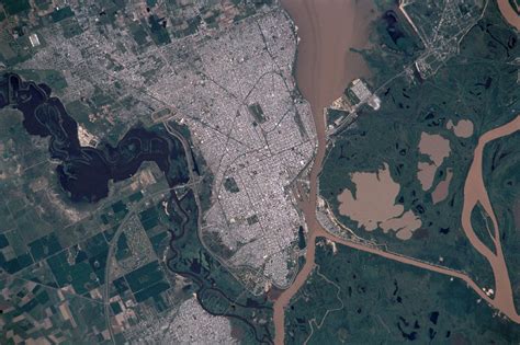 El planeta tierra al alcance de tu mano y este mapas satelitales es gratis. File:Vista satelital santa fe.jpg - Wikimedia Commons
