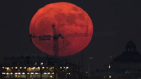 Strawberry Supermoon How To Watch Junes Full Moon Rise Online For