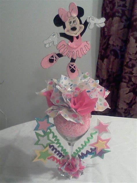 Centros de mesa de madera. Como hacer un centro de mesa de Minnie - Manualidades en ...