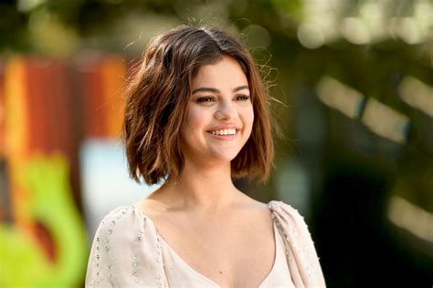 Selena Gomez Smiling 2018 Hd Celebrities 4k Wallpapers Images