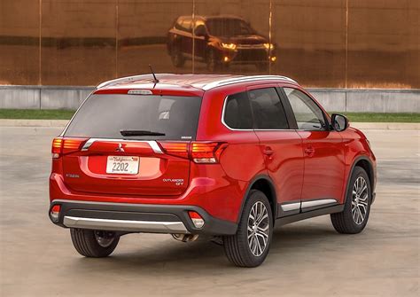 Retailer price, terms and vehicle availability may vary. MITSUBISHI Outlander specs & photos - 2016, 2017, 2018 ...