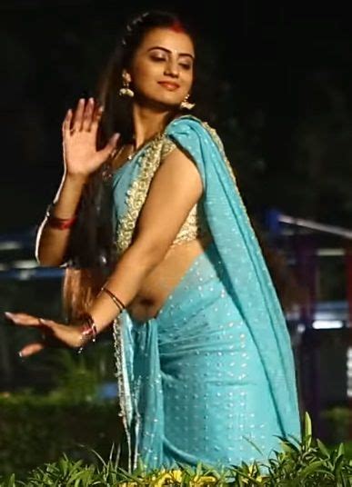 See Akshara Singhs Bold And Sexy Look In Saree Iwmbuzz हिन्दी