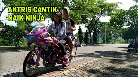 Kumpulan cewek cantik naik ninja wahet channel. Cewek Naik Ninja / Galeri Foto Biker Cewek Cantik Naik Motor Sport | HD Wallpaper / Diduga ...