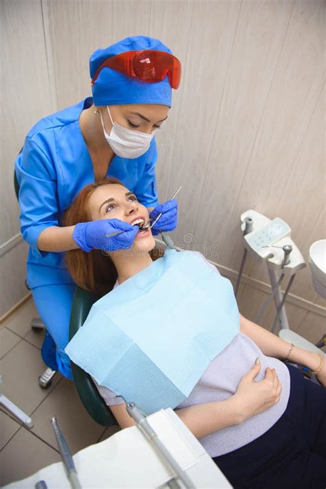 Odontologia Exame Paciente E Tratamento No Dentista Imagem De Stock