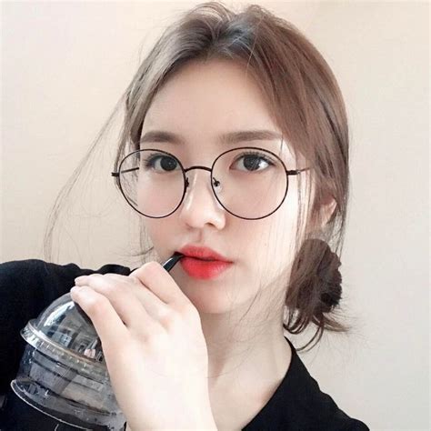Pin By Enkhjin Enji On Glasses Glasses Makeup How To Wear Makeup Ulzzang Girl