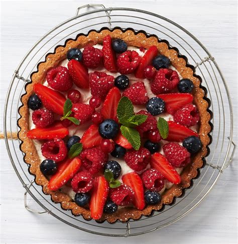 tarte légère aux fruits rouges et carré frais maximag fr