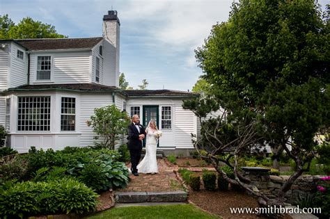According to forecasting trends, barn weddings are totally in for next year and the next. Laura & Rob: Married, Mt. Hope Farm, Bristol - Artistic ...
