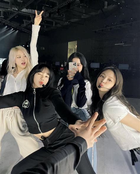 Get a surprise gift from blackpink when you visit disclaimer: BLACKPINK ロゼ インスタグラム更新‥「The Showは何時に始まる？」 - DANMEE ダンミ