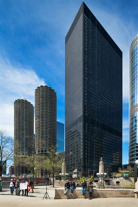 Modernist Masterpieces Marina City And The Ibm Building · Tours