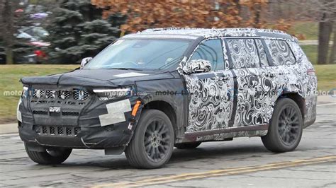 2022 Jeep Grand Cherokee Three Row Spied With Less Camouflage