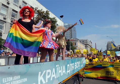 Thousands Attend Gay Pride March In Ukraines Capital The Seattle Times
