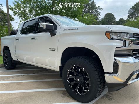 2019 Chevrolet Silverado 1500 Fuel Assault Rough Country Leveling Kit