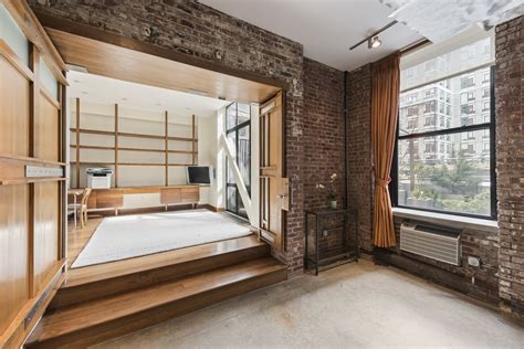What does an extreme minimalist life look like? Photo 15 of 27 in Before & After: A Classic NYC Loft ...