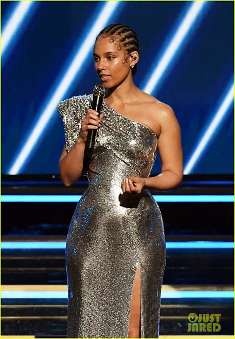 Alicia keys, november 2012 (theo wargo/getty images for iheartradio) for the second straight year, alicia keys is internet hosting the grammys. Alicia Keys Pays Tribute to Kobe Bryant While Opening ...