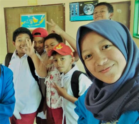Pembelajaran yang kondusif untuk murid guru yang menjadikan pengurusan bilik darjah sebagai proses mewujudkan dan mengekalkan keberkesanan persekitaran pembelajaran akan cenderung untuk berjaya berbanding guru yang menekankan tugas sebagai guru disiplin dan. MEDIA PEMBELAJARAN PENUNJANG KEAKTIFAN BELAJAR PESERTA ...