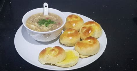 Mini Dinner Roll With Szeshuan Soup Side Recipe By Humaira Saleem Cookpad