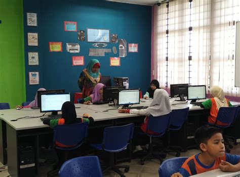 Perlindungan data teknologi terkini termasuk penyulitan data adalah digunakan untuk melindungi data yang dikemukakan dan pematuhan kepada standard keselamatan yang ketat adalah terpakai untuk menghalang capaian yang tidak dibenarkan. SK PUTRAJAYA PRESINT 9(2): KAJIAN ASAS KESELAMATAN SIBER ...