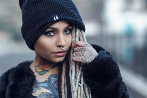 Women Model Face Looking At Viewer Fishball Suicide Nose Rings
