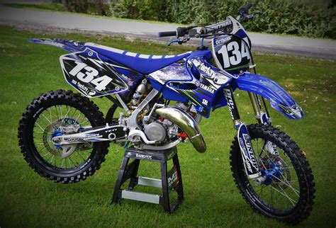 The globetrotting stuntman can do things on two wheels, or one wheel for that matter, that most only dream about. Mx Facrory USA YZ 125 - Arrowhead428's Bike Check - Vital MX